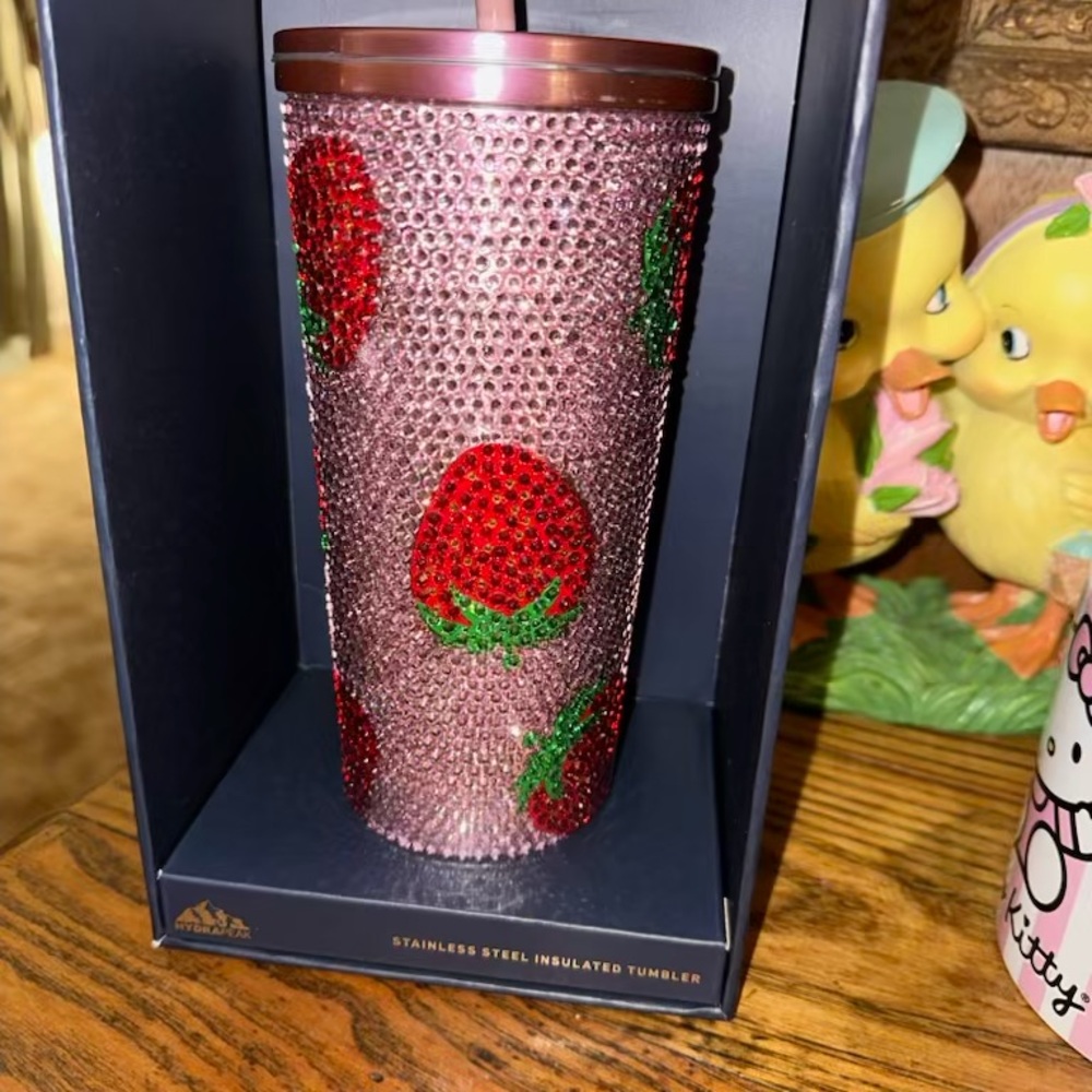 Hydra peak studded strawberry cup